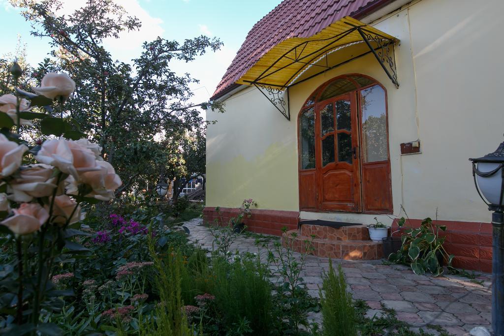 Jamilya B&B Guest House Karakol Exterior foto